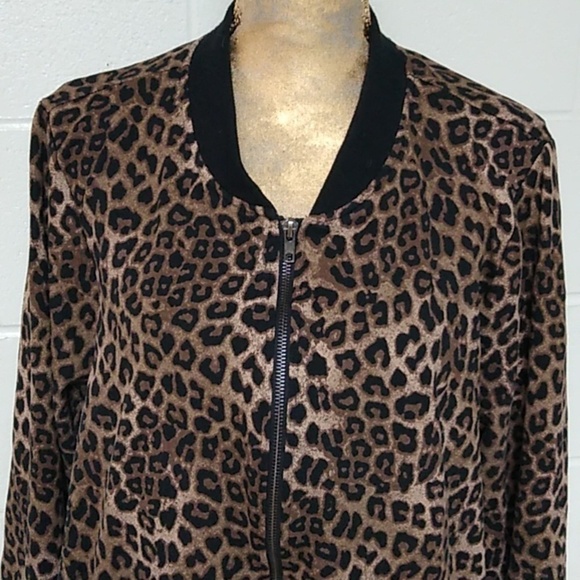 TORRID 3 LEOPARD PRINT, STRETCHY SOFT VERY THICK JERSEY KNIT BOBMBER JACKET - Picture 3 of 9